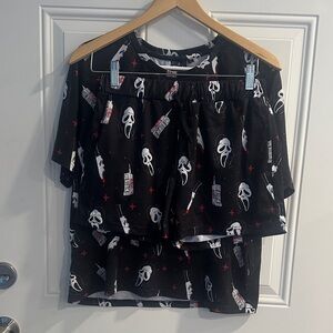 A black star scream ghost face two piece set t-shirt, and shorts pajamas large